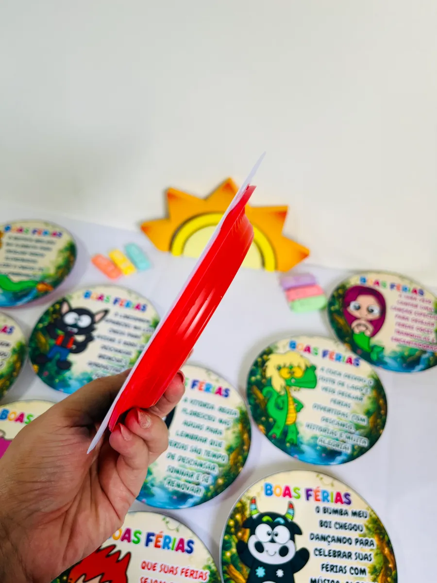 Pratinhos do Folclore Boas Férias | Lembrancinha PDF — amostra 6: Lembrancinha Pratinhos do Folclore em PDF